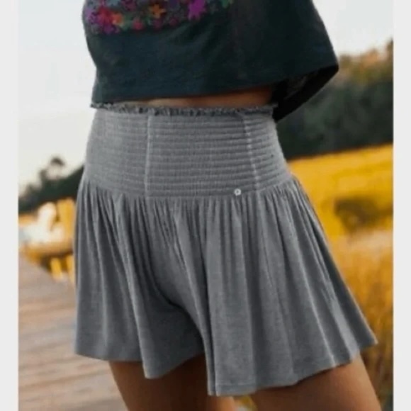 NATURAL LIFE Pants - NWT Natural Life Smocked Waist Flowy Dark Heather Gray Flower Charm Shorts